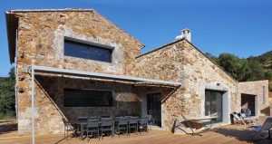 Rénovation d'un mas agricole par l'architecte Deric fourie à Marseille