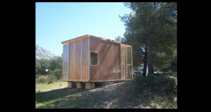 Construction d'une maison d'urgence par l'architecte Deric fourie à Marseille