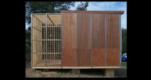 Construction d'une maison d'urgence par l'architecte Deric fourie à Marseille