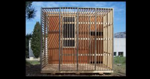 Construction d'une maison d'urgence par l'architecte Deric fourie à Marseille