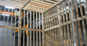 Construction d'une maison d'urgence par l'architecte Deric fourie à Marseille